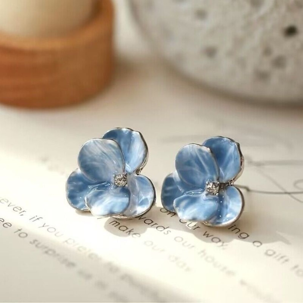 Blue Enamel Flower Stud Earrings Rhinestone Center Vintage Style new